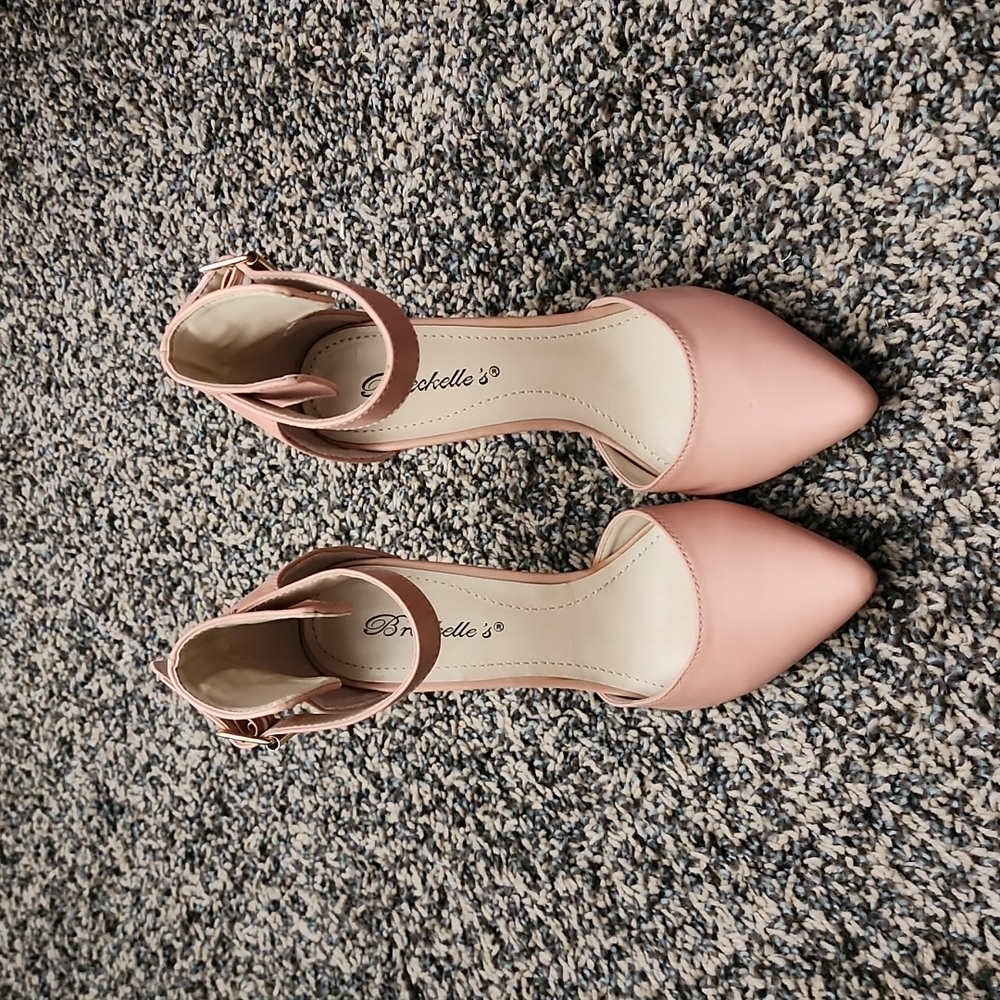 Breckelle's Pumps
